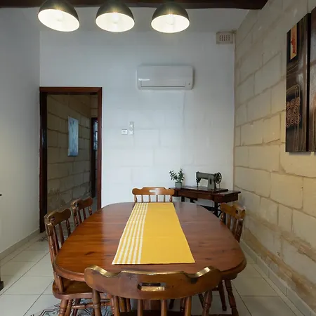 Feriehus Cosy 3br Maltese Townhouse - Close To Valletta By Isola360 Luqa