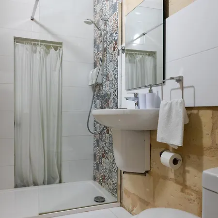 Cosy 3br Maltese Townhouse - Close To Valletta By Isola360 Feriehus Luqa