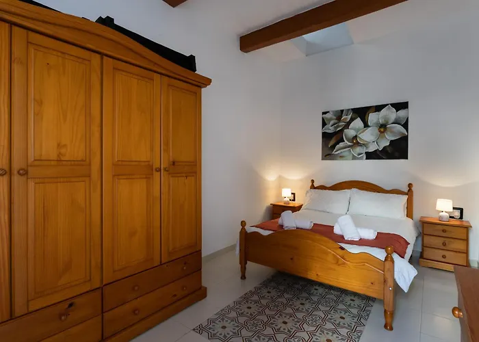 Cosy 3br Maltese Townhouse - Close To Valletta By Isola360