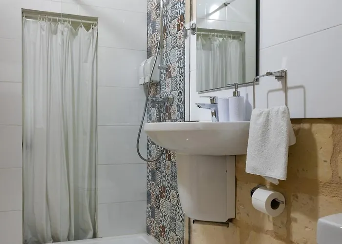 Cosy 3br Maltese Townhouse - Close To Valletta By Isola360 Casa de Férias Luqa