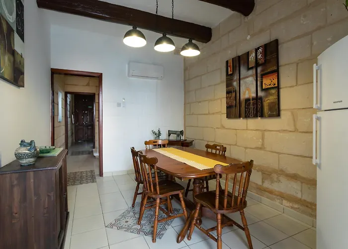 Casa de Férias Cosy 3br Maltese Townhouse - Close To Valletta By Isola360