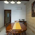 Дом отдыха Cosy 3br Maltese Townhouse - Close To Valletta By Isola360 Лука