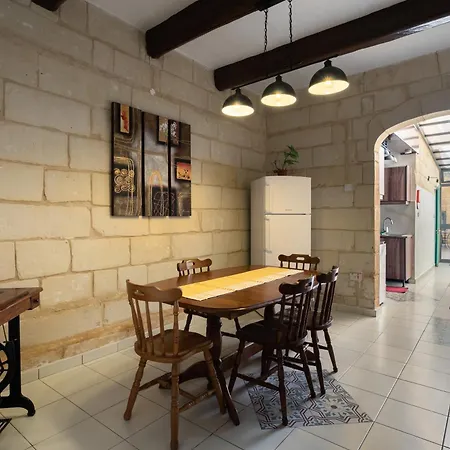 Vakantiehuis Cosy 3br Maltese Townhouse - Close To Valletta By Isola360 *