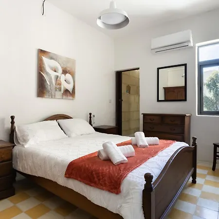 Cosy 3br Maltese Townhouse - Close To Valletta By Isola360 Vakantiehuis