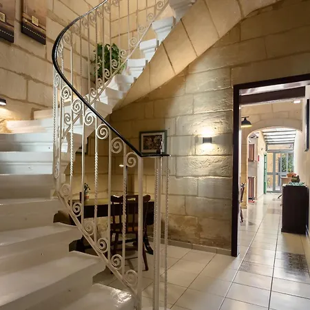 Cosy 3br Maltese Townhouse - Close To Valletta By Isola360 *