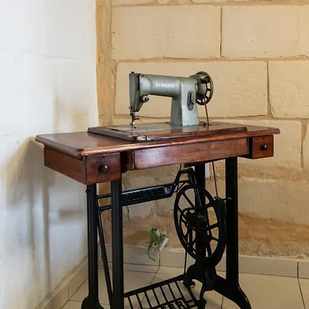 Cosy 3br Maltese Townhouse - Close To Valletta By Isola360 Holiday home