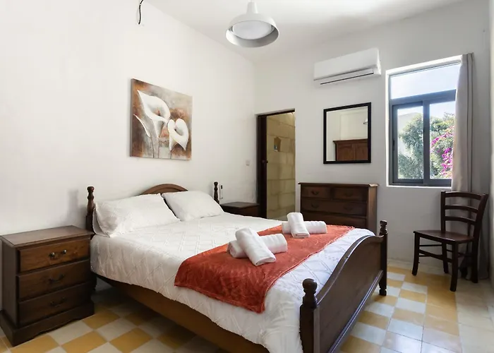 Cosy 3br Maltese Townhouse - Close To Valletta By Isola360 Case de vacanță