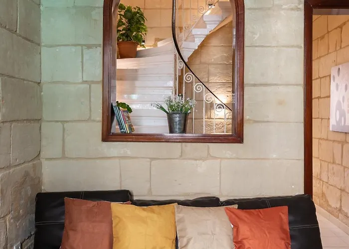Cosy 3br Maltese Townhouse - Close To Valletta By Isola360 Case de vacanță *