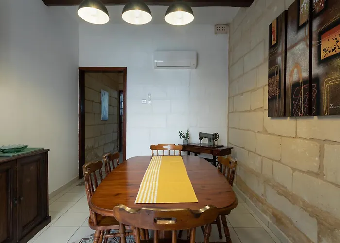Case de vacanță Cosy 3br Maltese Townhouse - Close To Valletta By Isola360 Luqa